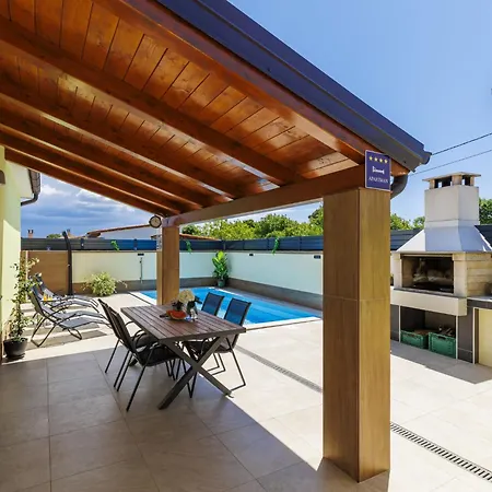 Holiday home Laura By Interhome